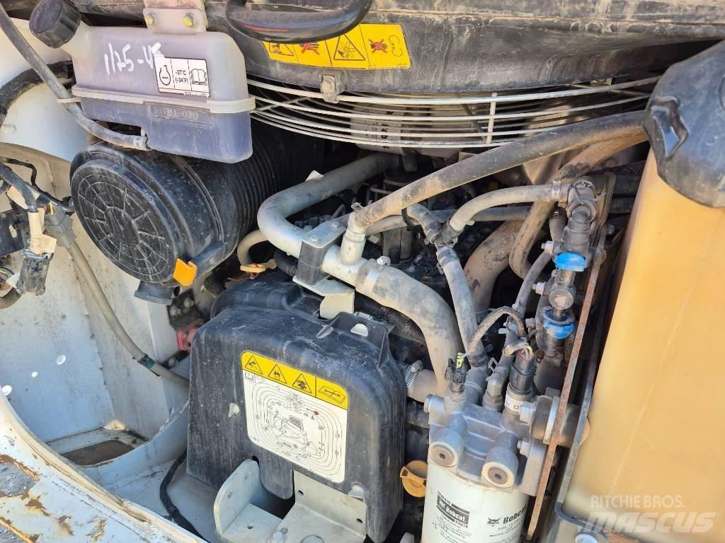 Bobcat T 76 滑移装载机
