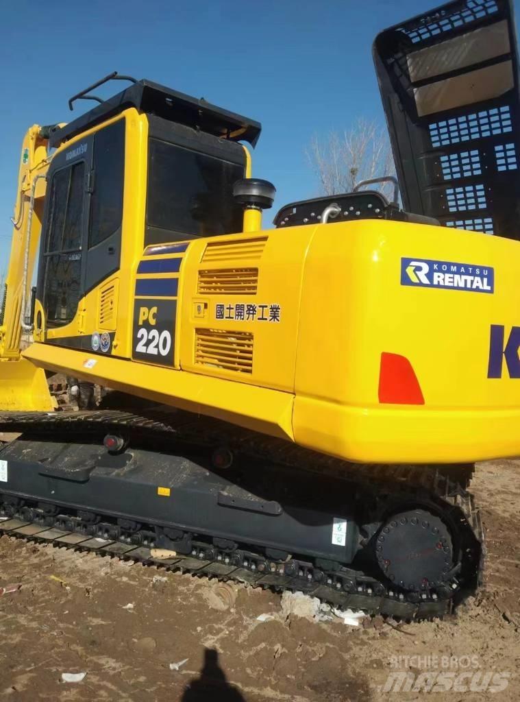 Komatsu 220-8 履带挖掘机