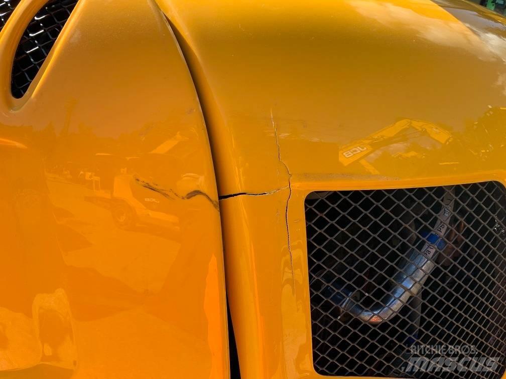JCB 8026 CTS 小型挖掘机