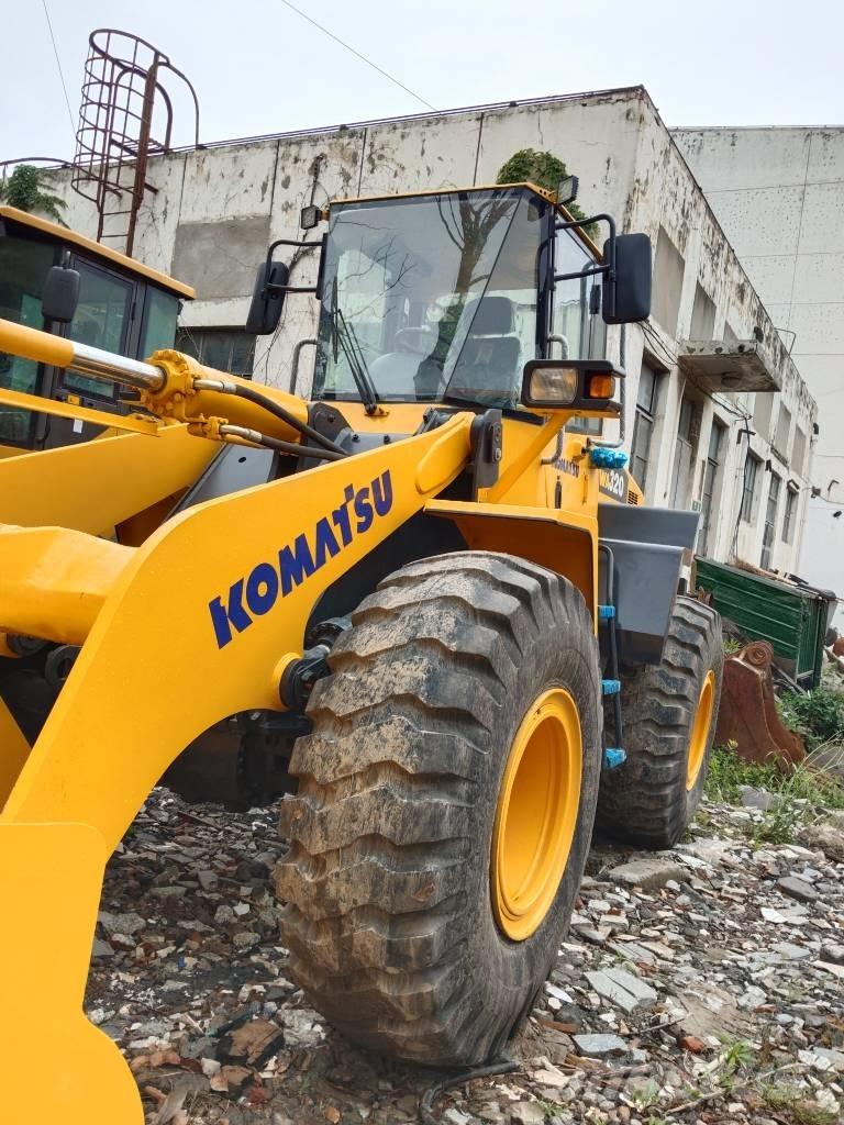 Komatsu WA 320 轮式装载机