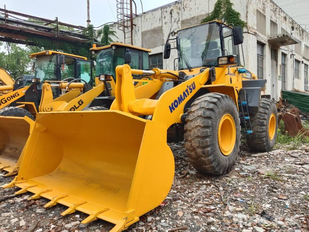 Komatsu WA 320 轮式装载机