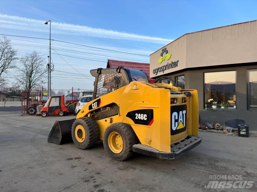 CAT 246 C 滑移装载机