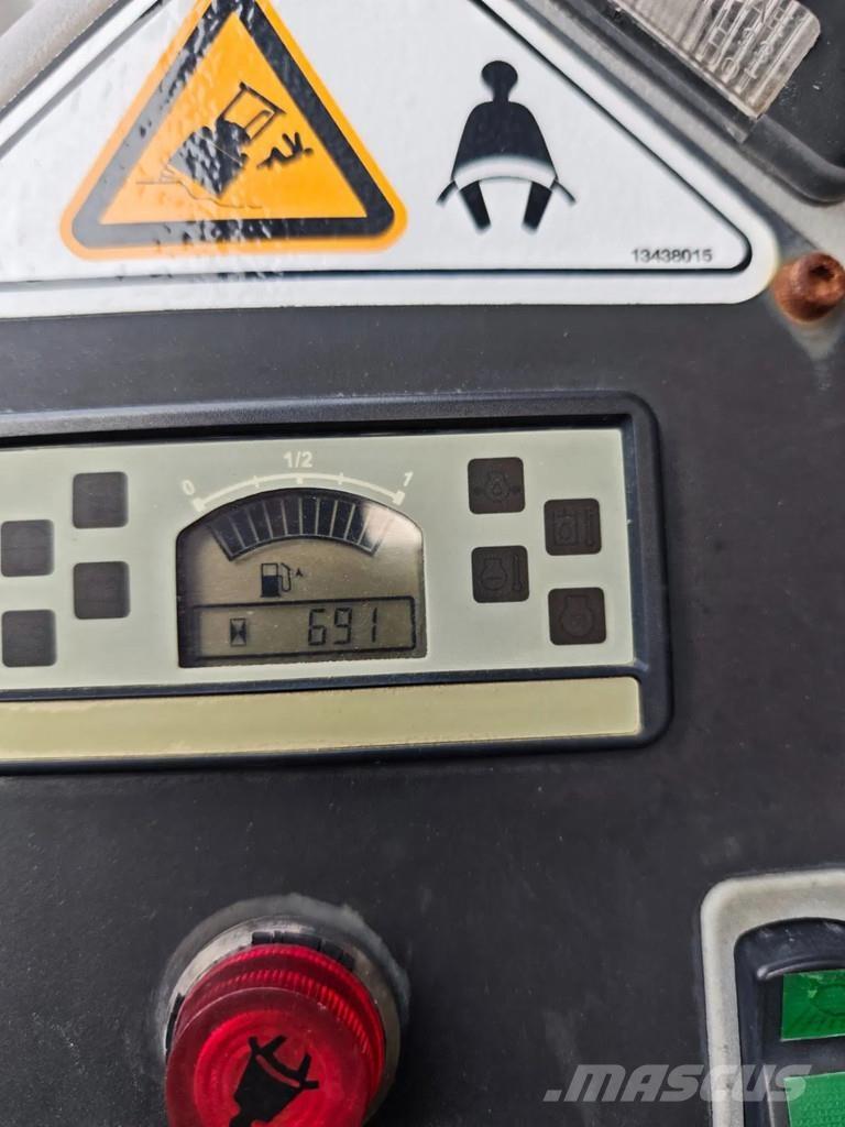 Volvo SD 25 胶轮压路机