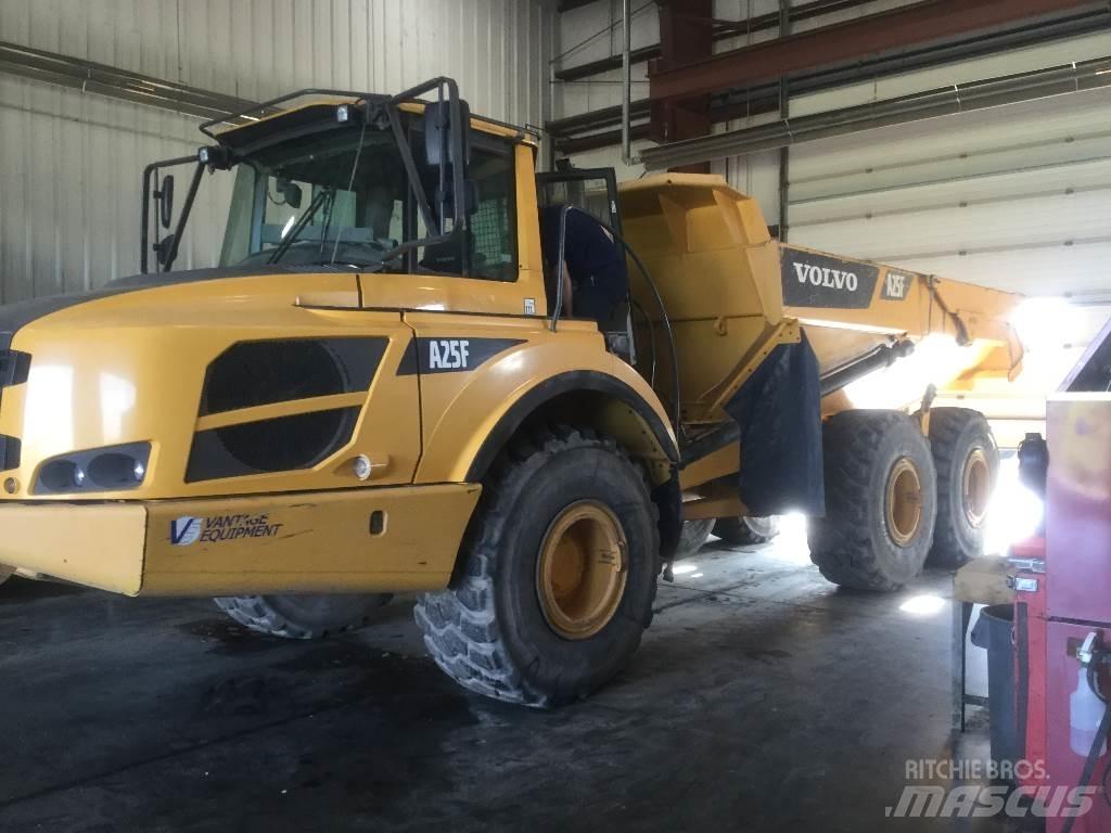 Volvo A 25 F 铰接式自卸车