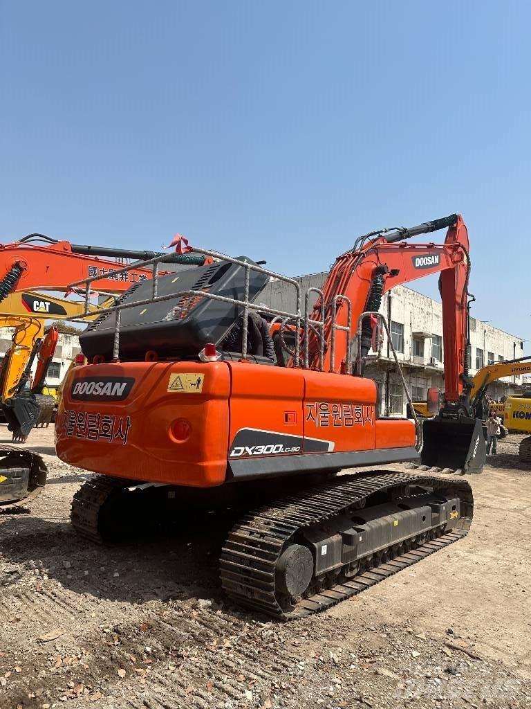 Doosan DX 300 中型挖掘机