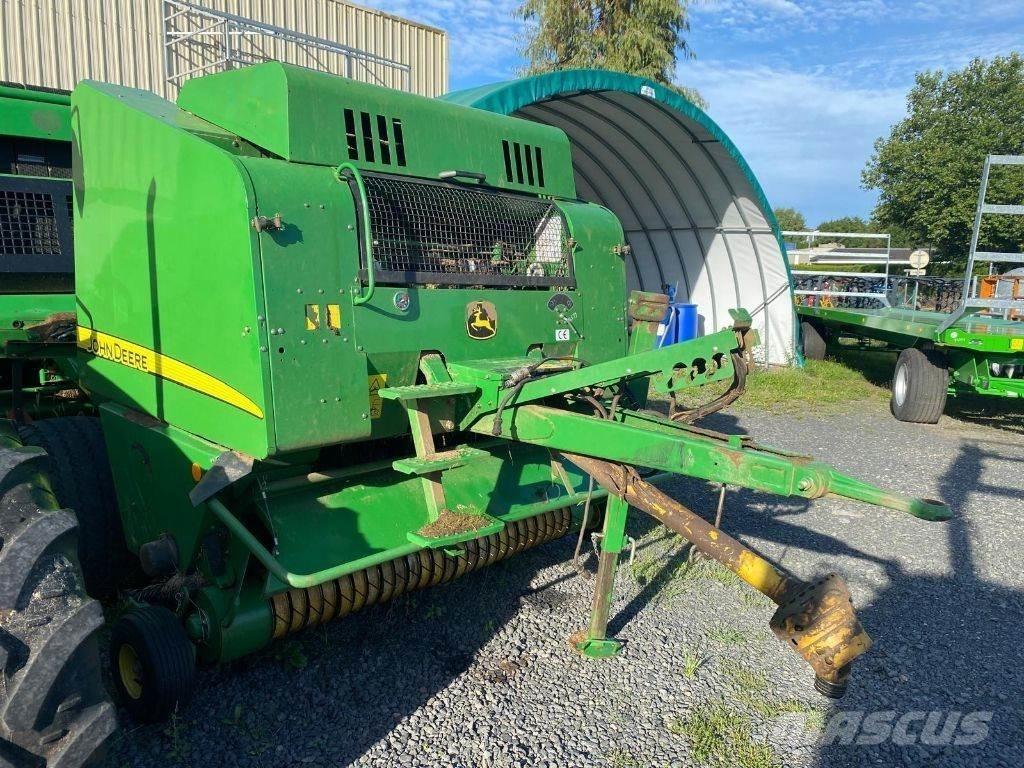 John Deere 568 圆捆打捆机