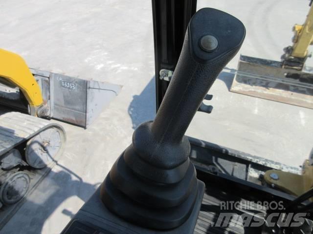 CAT 302.7 D CR 小型挖掘机