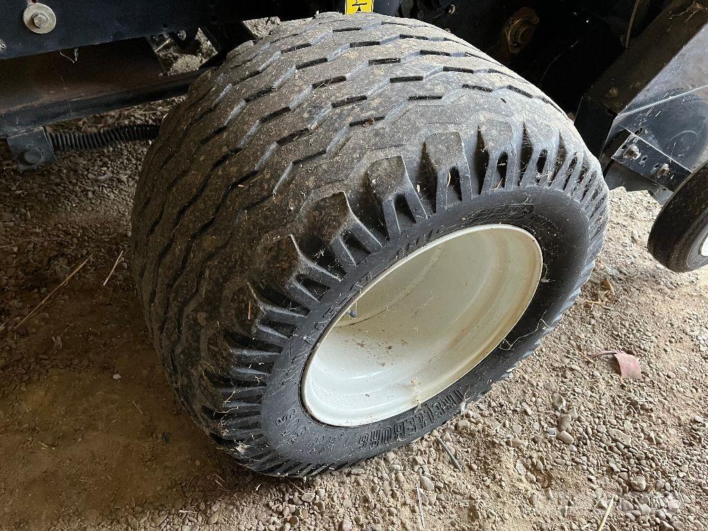 New Holland BR750A 圆捆打捆机