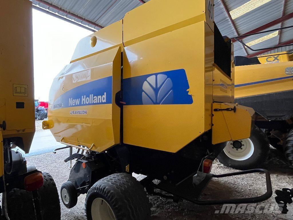New Holland BR750A 圆捆打捆机