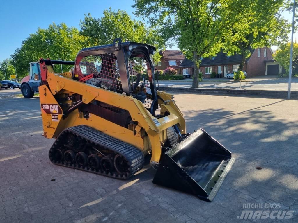 CAT 257 D 滑移装载机