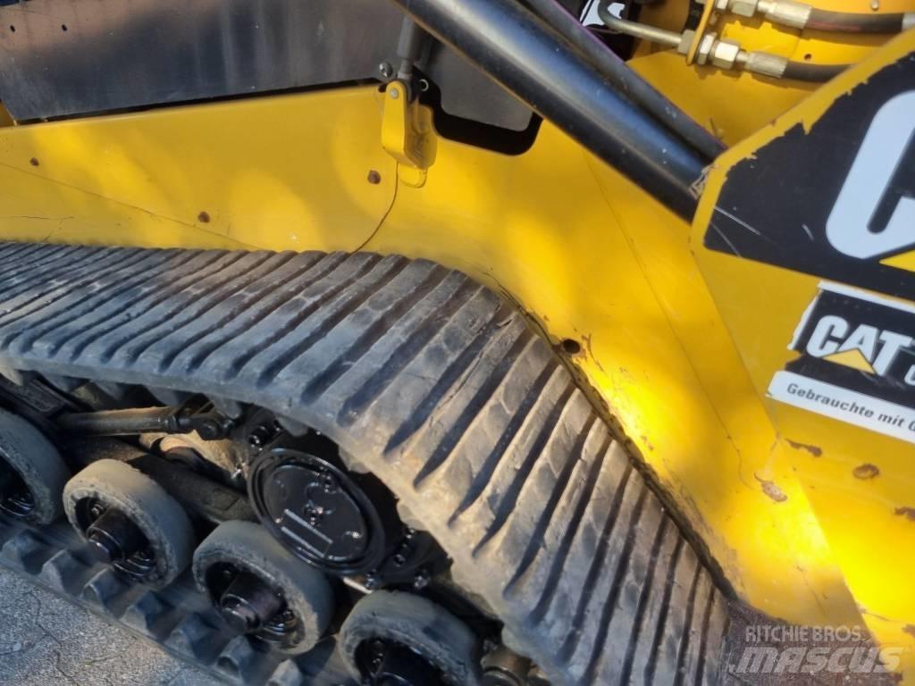 CAT 257 D 滑移装载机
