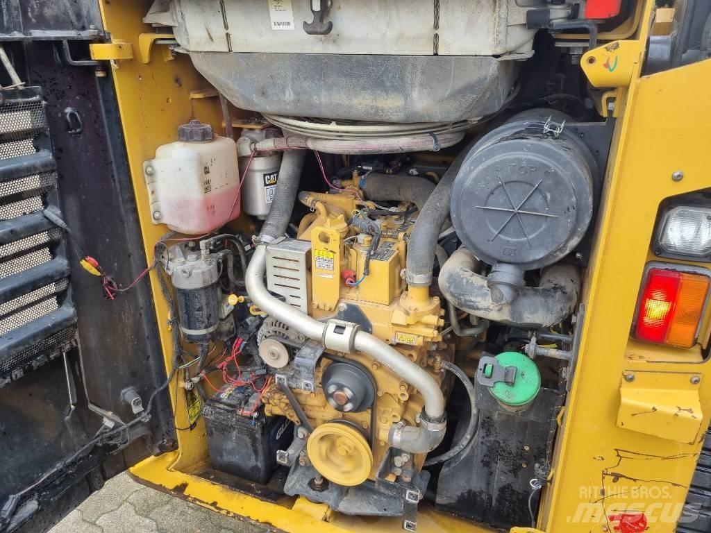 CAT 257 D 滑移装载机