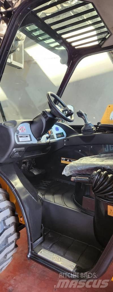 JCB 520-40 伸缩臂叉装车|叉装车