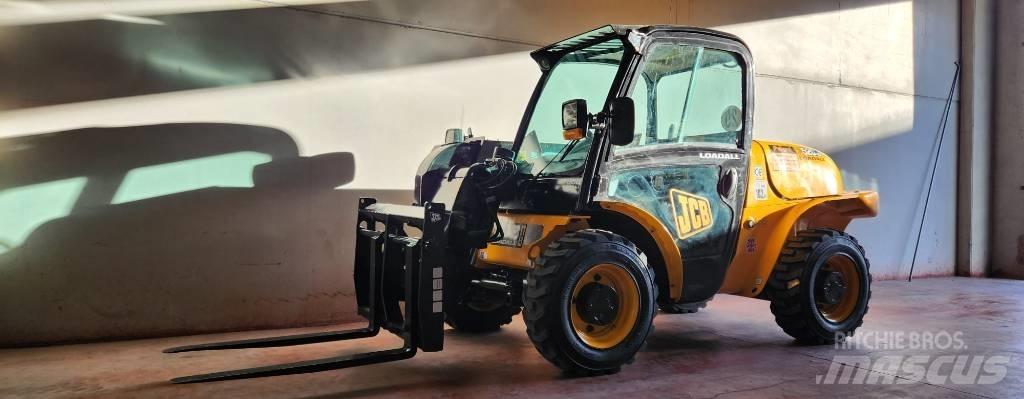 JCB 520-40 伸缩臂叉装车|叉装车