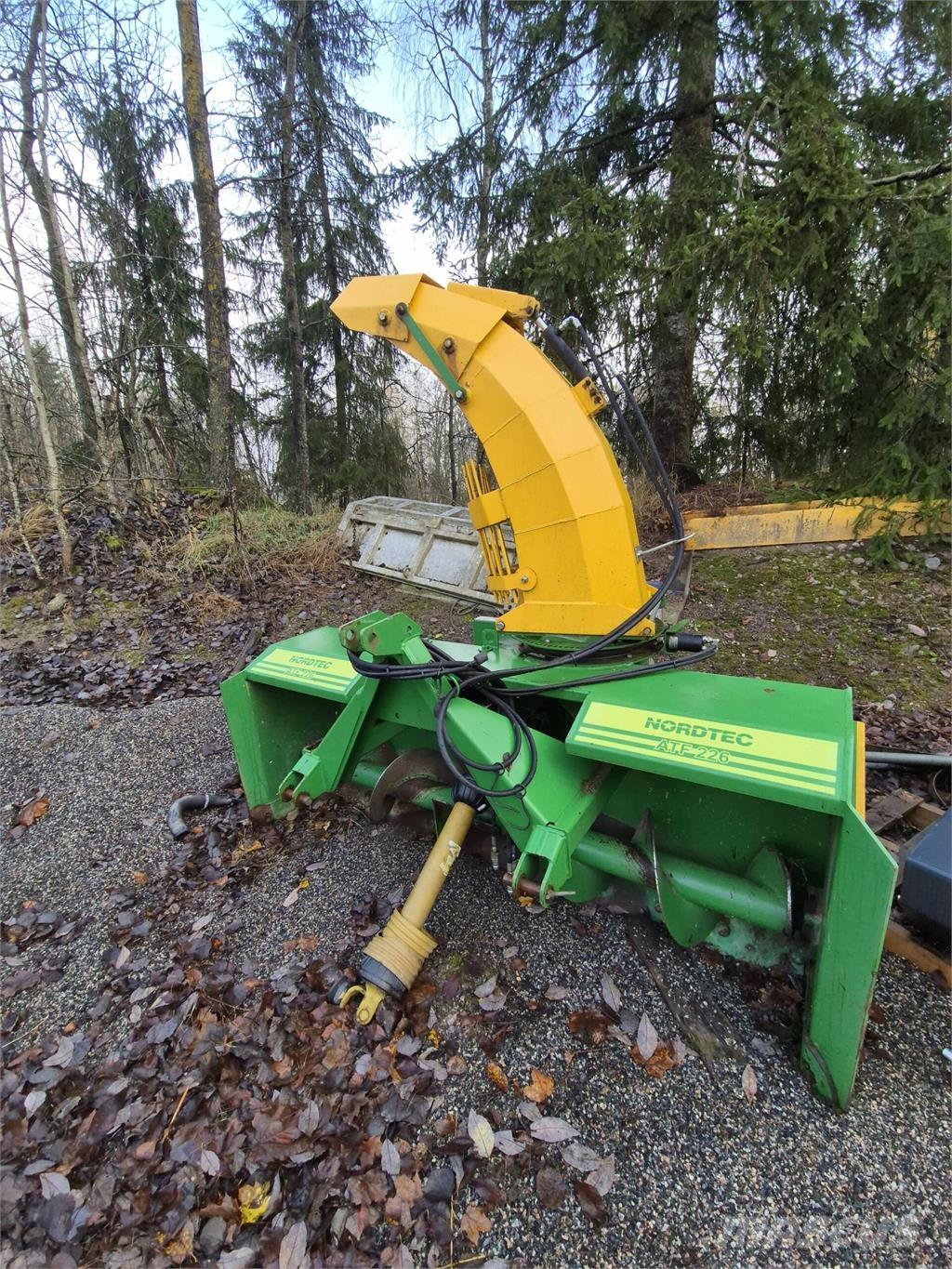 Ala-talkkari 226 扬雪机