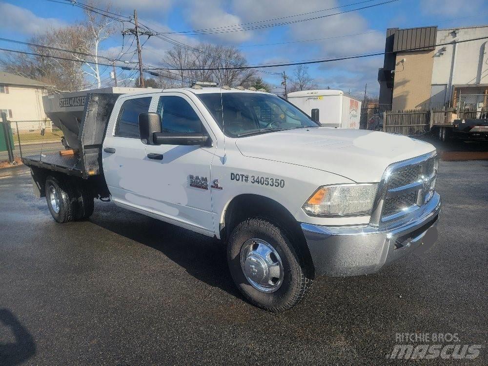 Dodge Ram 3500 平板栏板货车