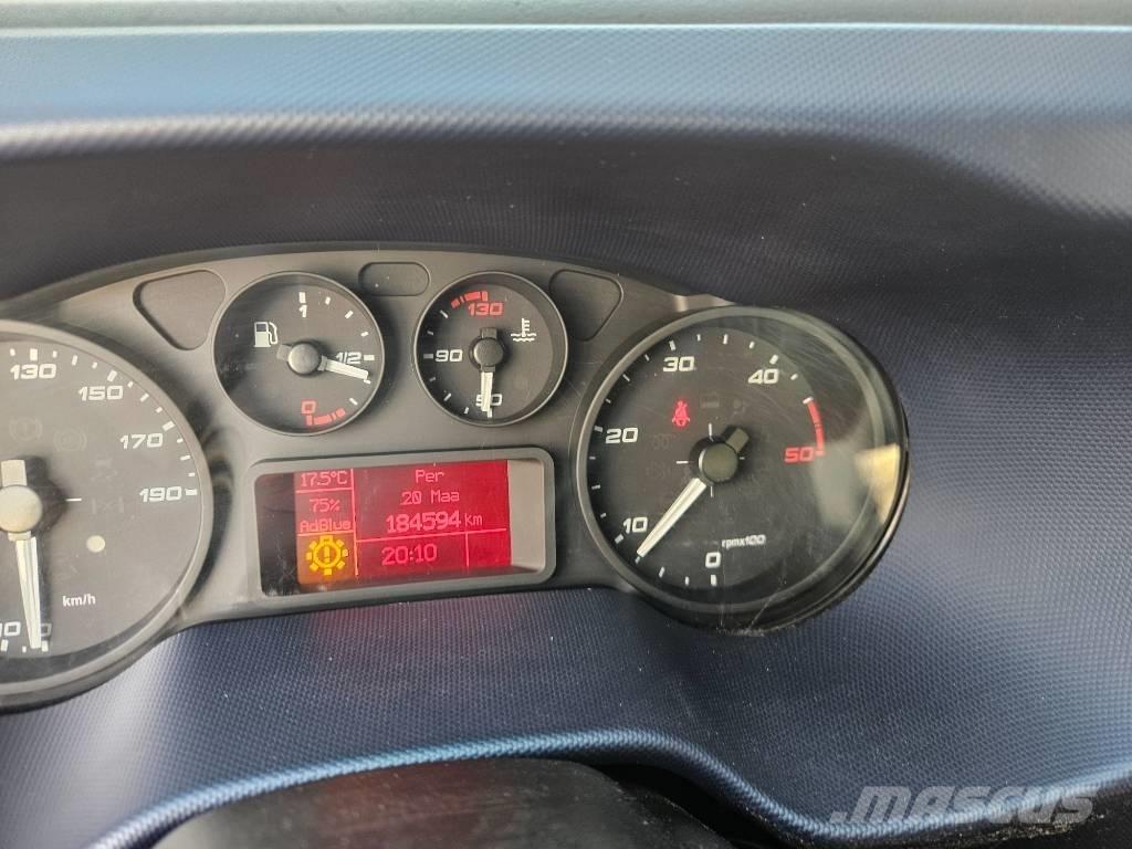 Iveco 35S18 商务面包车