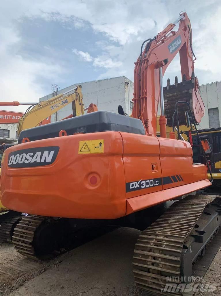 Doosan dx300 履带挖掘机