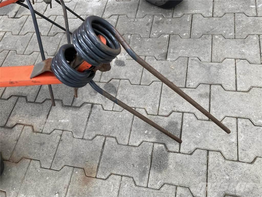 Kuhn GF 5001 MH 犁耙和摊草机