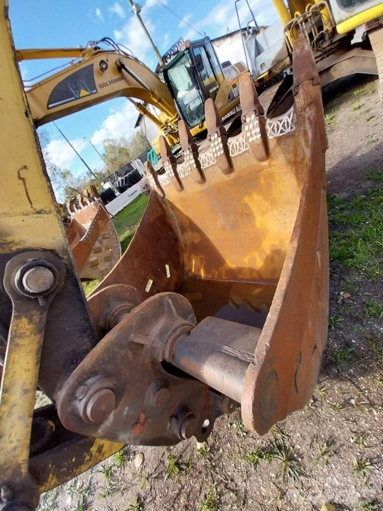 New Holland E 305 履带挖掘机