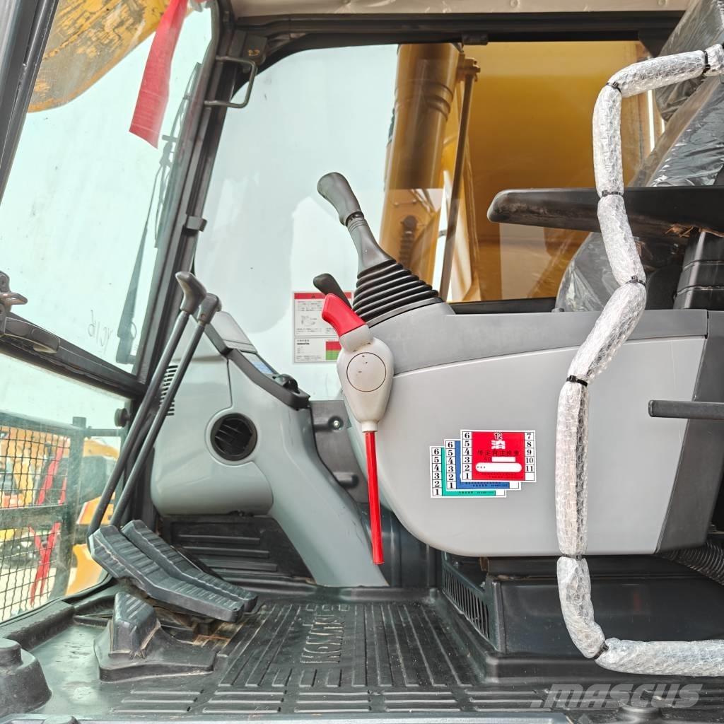 Komatsu 220 履带挖掘机