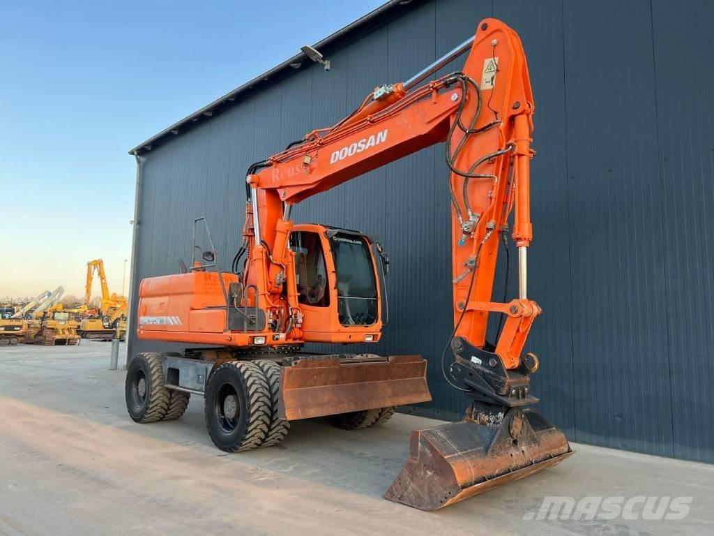 Doosan DX170W 轮式挖掘机