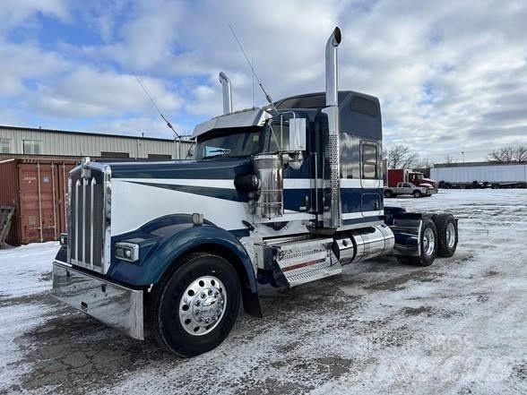 Kenworth W900L 牵引车