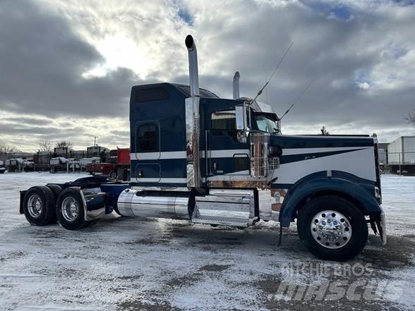 Kenworth W900L 牵引车