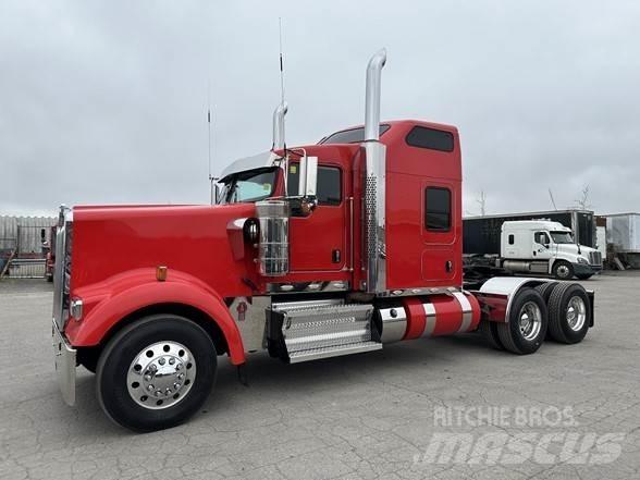 Kenworth W900L 牵引车