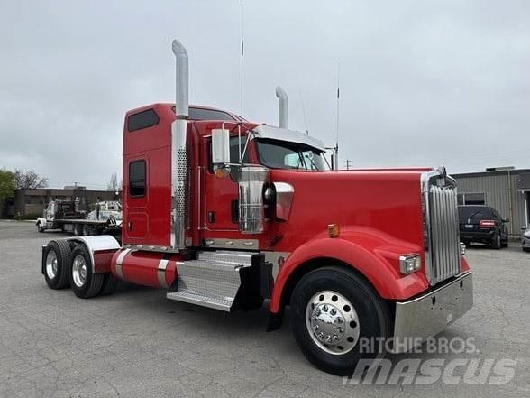 Kenworth W900L 牵引车