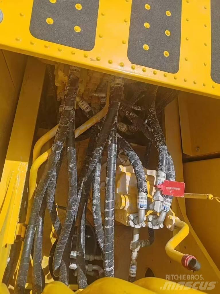 Komatsu 200-8 履带挖掘机