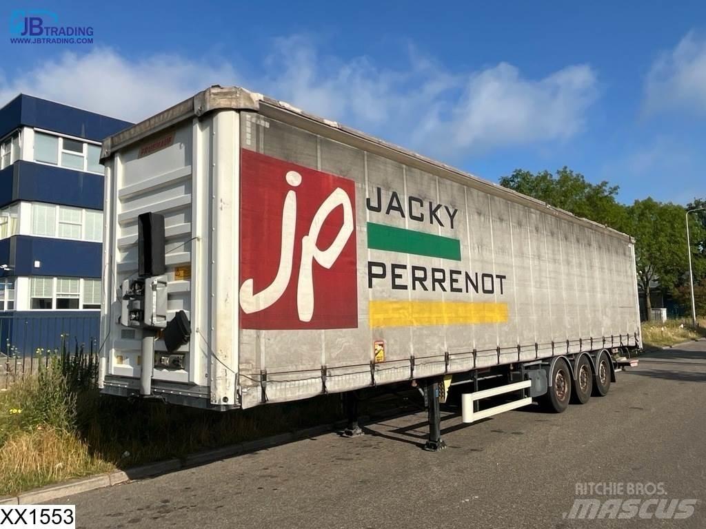 Fruehauf Tautliner 侧帘半挂车