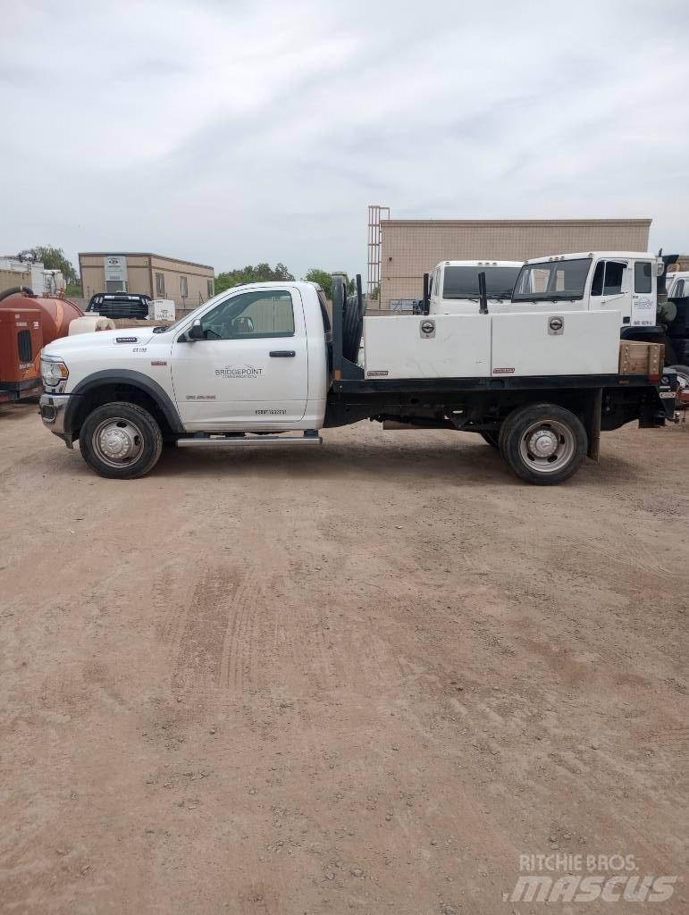 RAM 5500 平板栏板货车