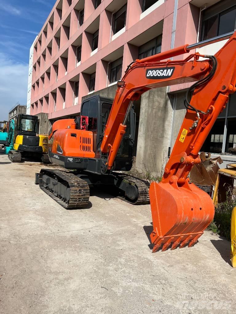 Doosan DX60 小型挖掘机