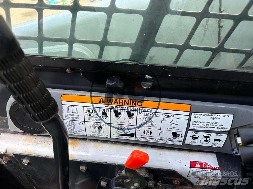 Bobcat 864 滑移装载机