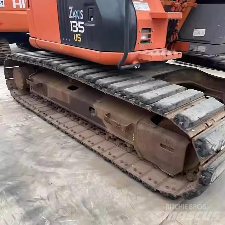 Hitachi ZX135US 履带挖掘机