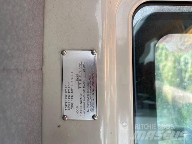 Takeuchi TB 225 小型挖掘机