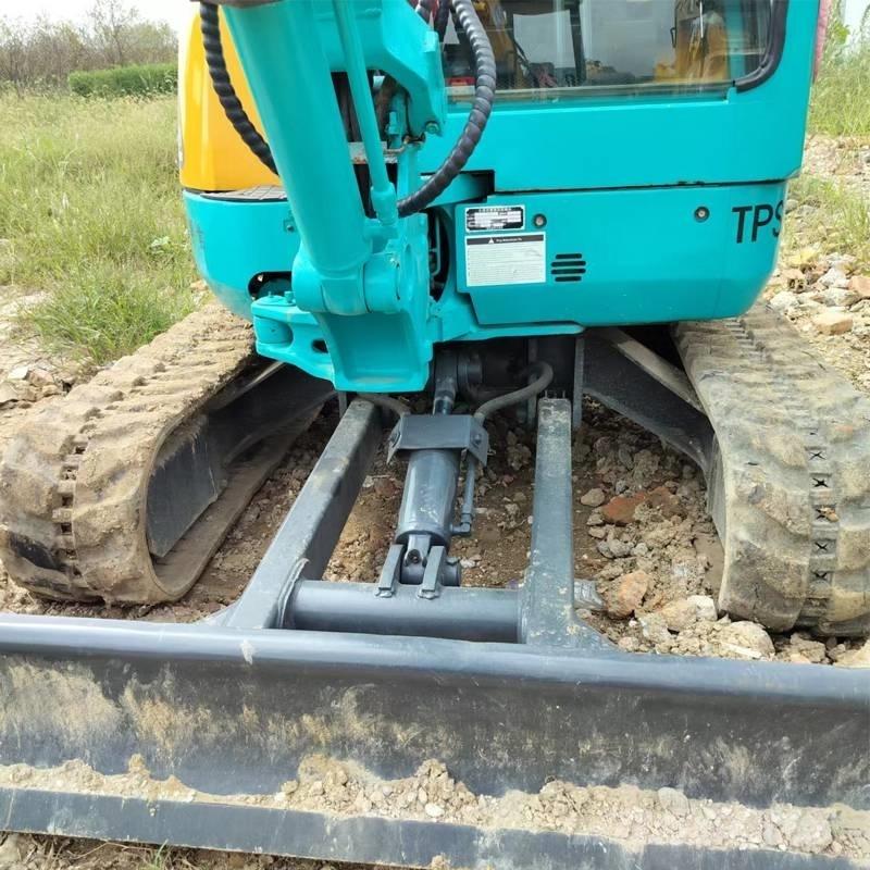 Kubota KX 135 小型挖掘机