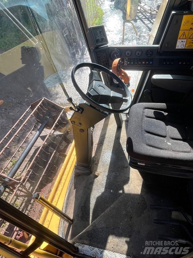 New Holland TC 56 H 联合收割机