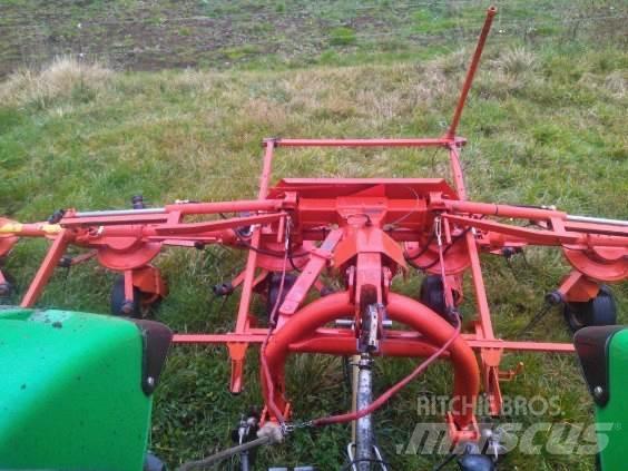 Kuhn Gf5801 犁耙和摊草机
