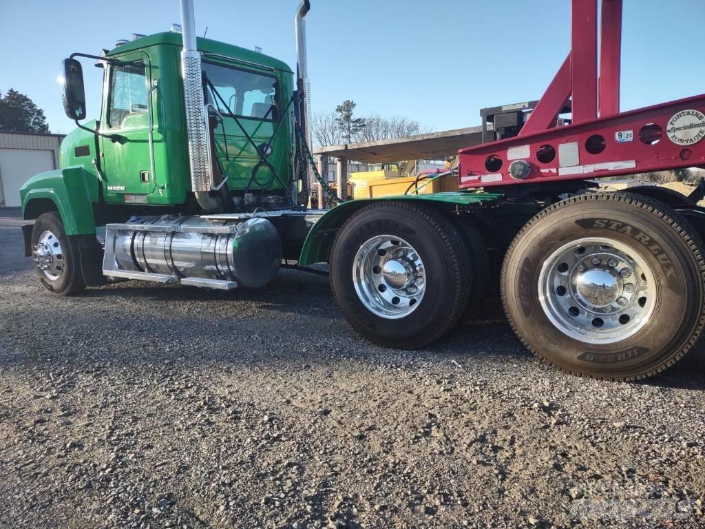 Mack CHU 613 牵引车