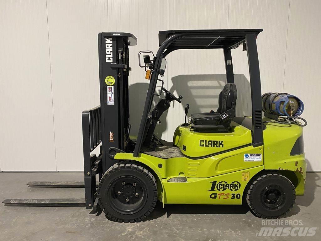 Clark GTS30 天然气叉车