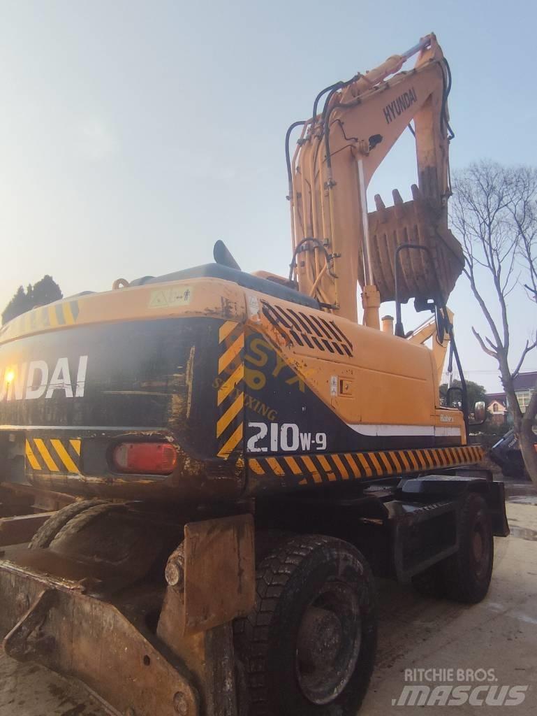Hyundai 210W-9 轮式挖掘机