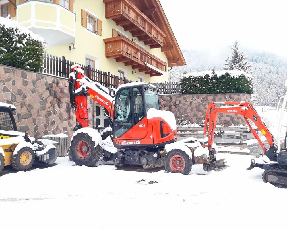 Euromach R555H 水陆两栖挖掘机