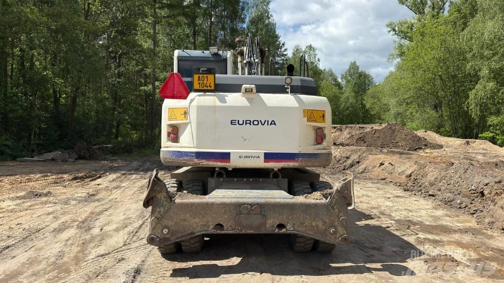 Komatsu PW 148-8 轮式挖掘机