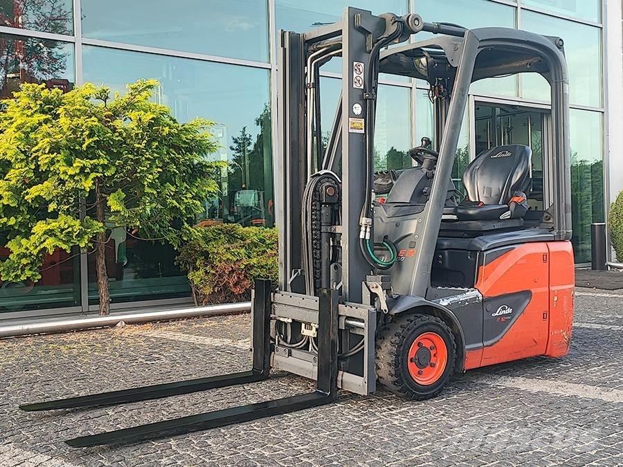 Linde E12-02 电动叉车