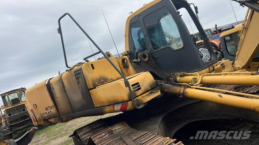 Komatsu PC 240 NLC 底盘和悬架