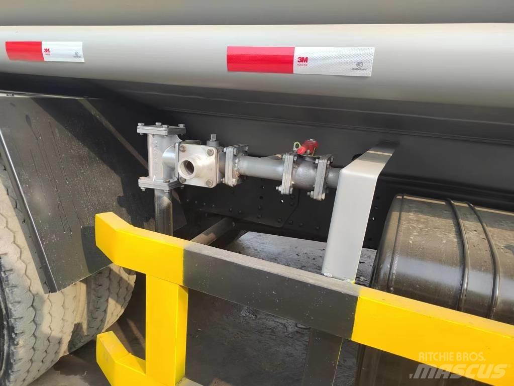 Shacman F3000 6X4 水罐车