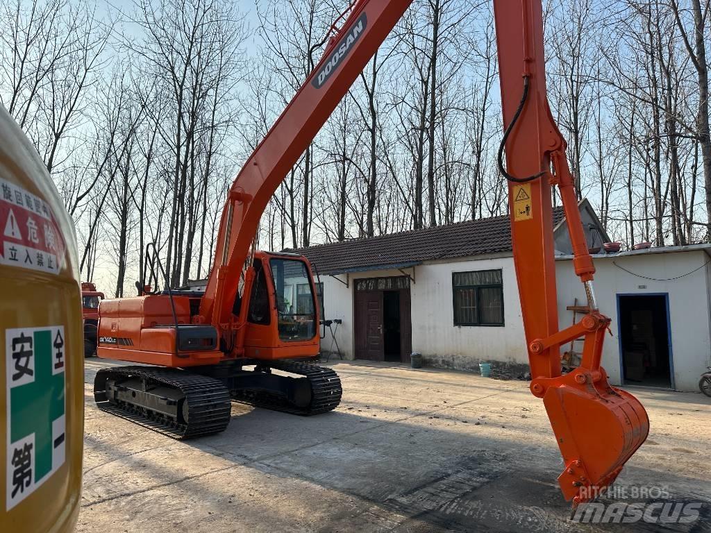 Doosan DX140 小型挖掘机