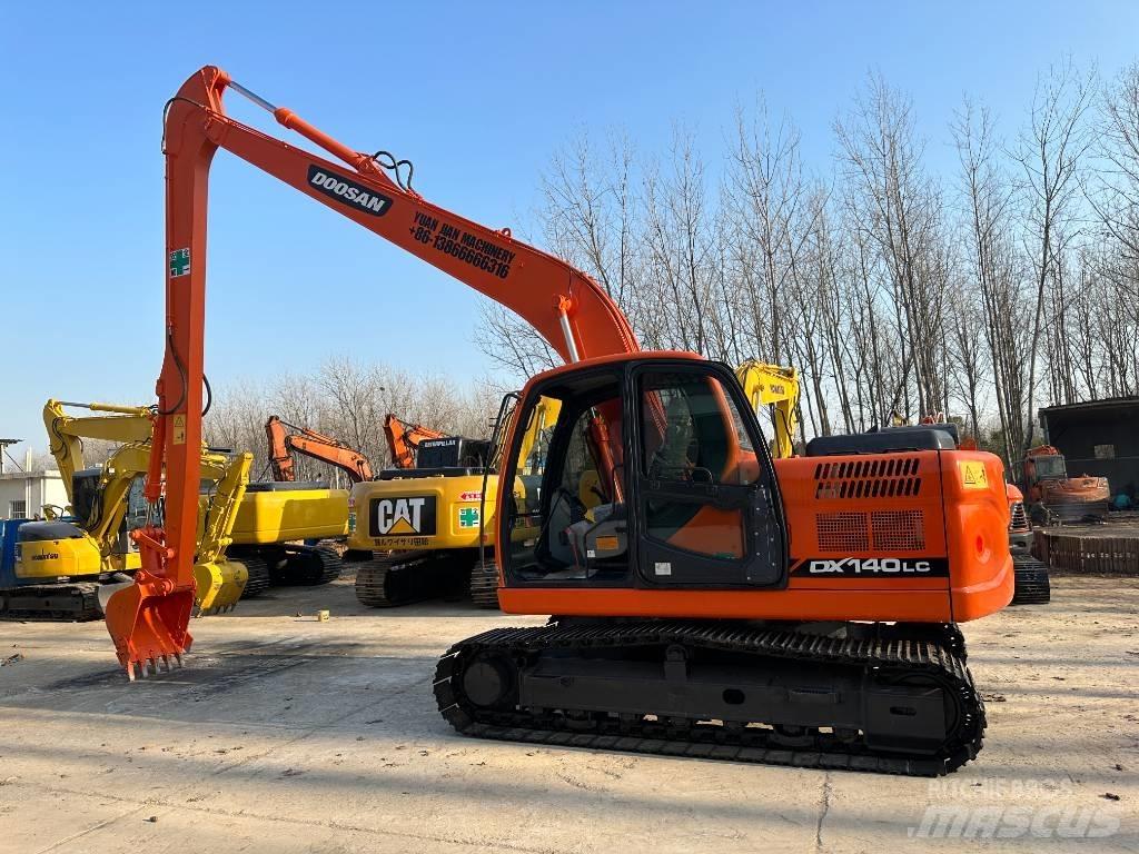 Doosan DX140 小型挖掘机